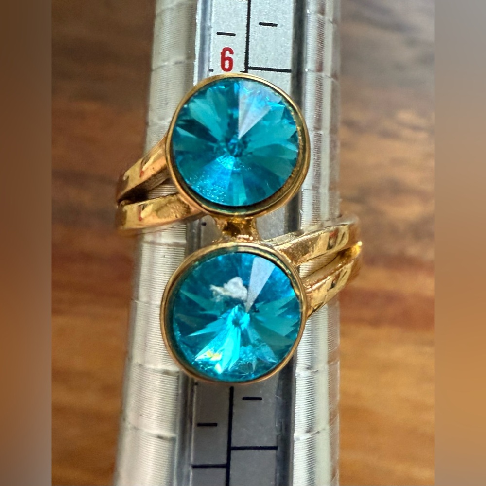 Elegant Gold Tone and Blue Glass Rivoli Ring